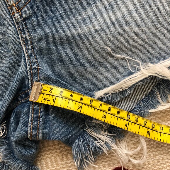 Everlane cheeky shorts. Size 25. - Picture 7 of 7